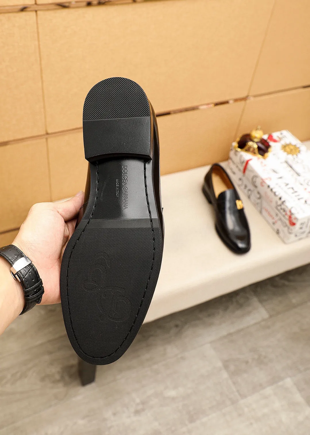 Men's clothing and shoes 💰460 💐DG top quality🔍🔍Men's new leather shoes🚹Sold simultaneously at counters⚠The uppers are imported open-edge beaded cowhide leather uppers from Italy, fully imported cowhide leather lining + classic hardware buckles, completely 1⃣️to 1⃣️reproduction🇮🇹💪💪, ⚠ Sole: The original sole is specially provided by the original factory. The exclusive movable molded sole is super comfortable. ⚠The original factory follows the order, 🔍🔍high quality, you can enter and exit the counter at will, welcome to compare⚠Size: 38-44 (45.46🉑️Customized)